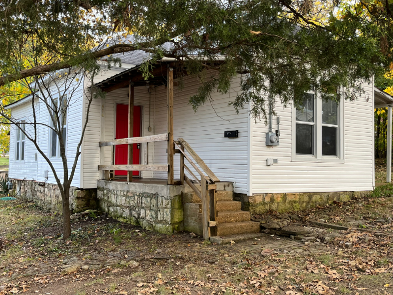 416 Locust St - Photo 2 of 15