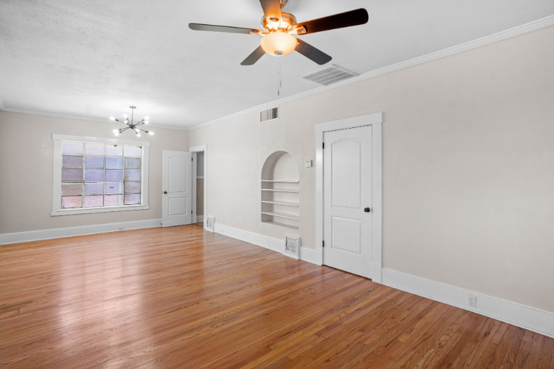 2611 Pershing Dr - Photo 3 of 23