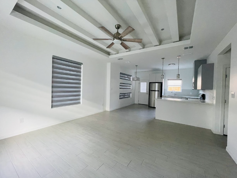 1623 W Sumitt Dr #3 - Photo 2 of 10