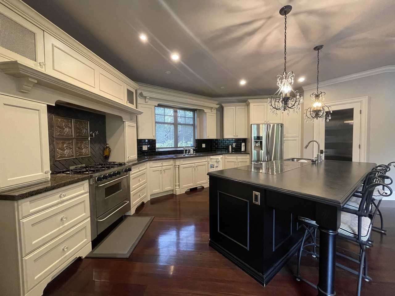 16045 30 Avenue - Photo 5 of 20