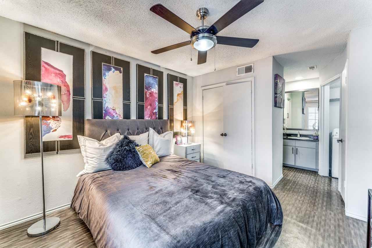 Chandelier - Photo 4 of 16