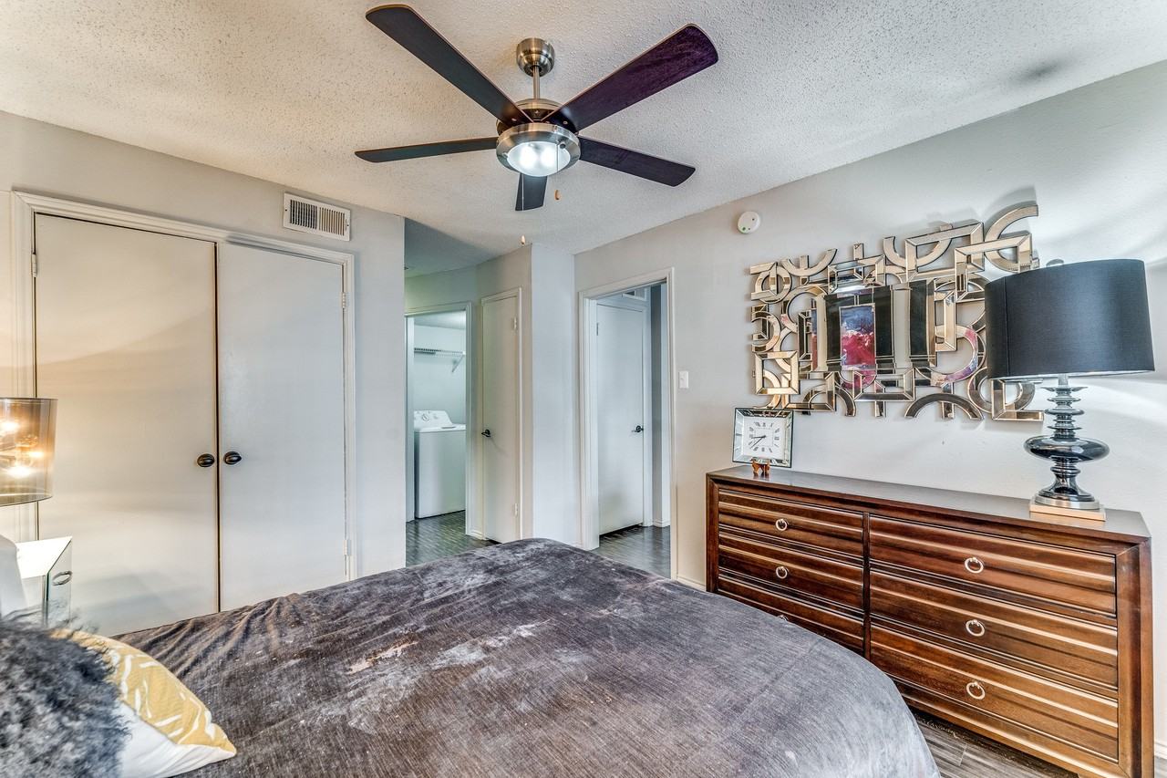 Chandelier - Photo 5 of 16