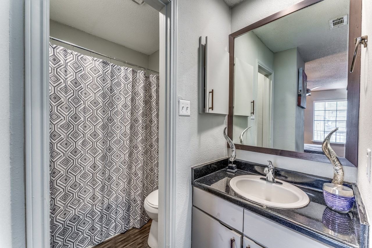 Chandelier - Photo 7 of 16