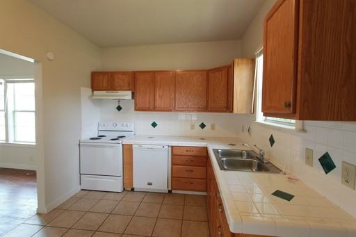 104 N Greenleaf St - Photo 3 of 30