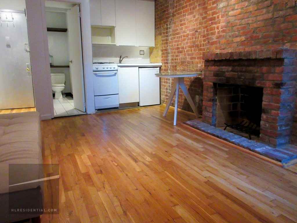 W 21st St #4A