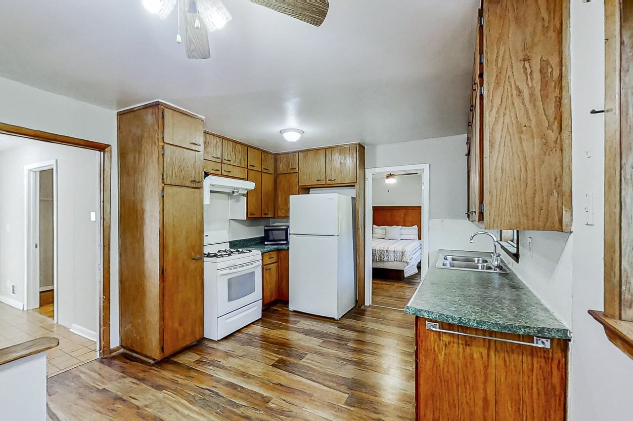 Whites Mill Ct - Photo 4 of 12