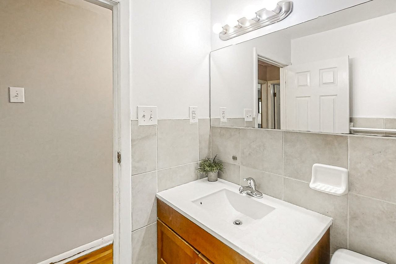 Whites Mill Ct - Photo 2 of 12