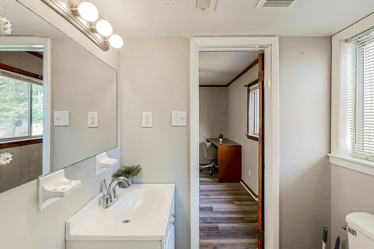 Whites Mill Ct - Photo 6 of 12