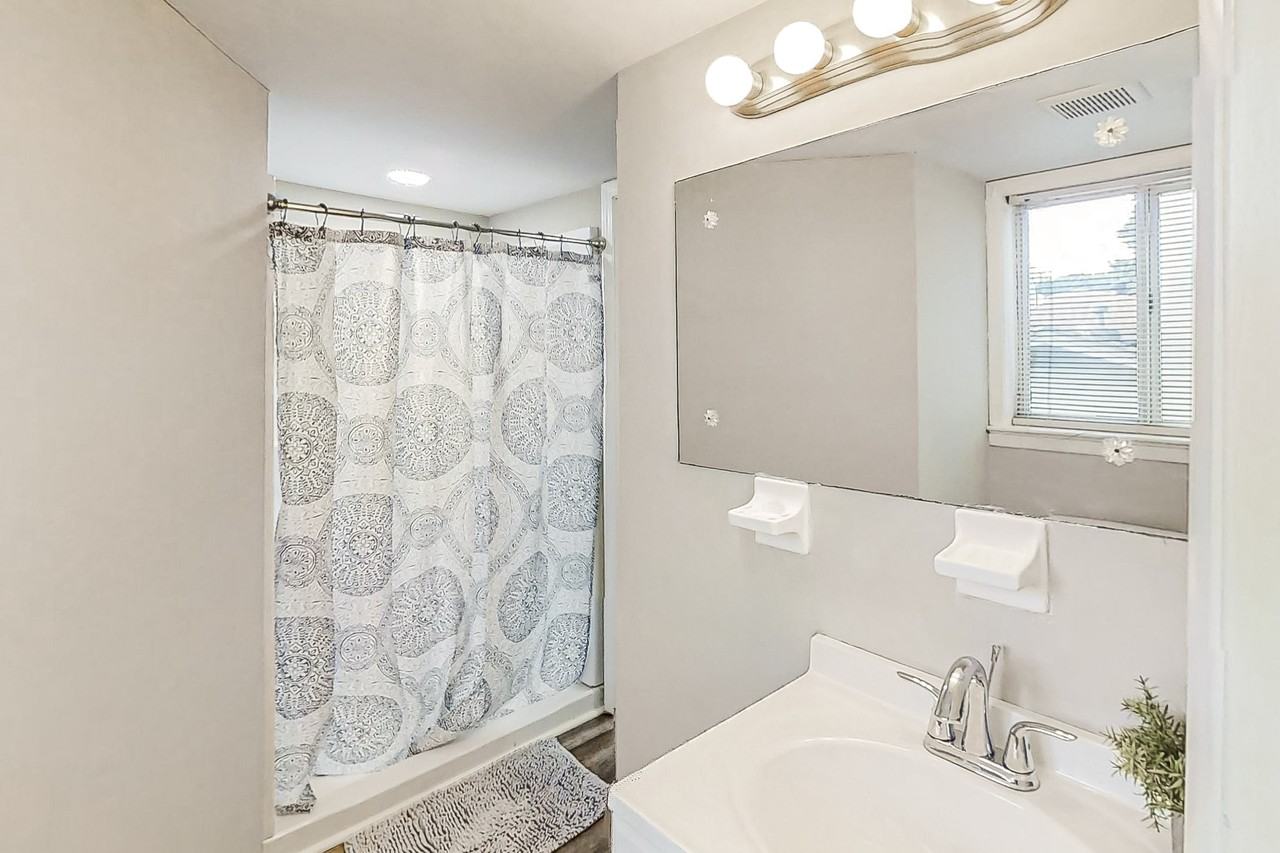 Whites Mill Ct - Photo 5 of 12