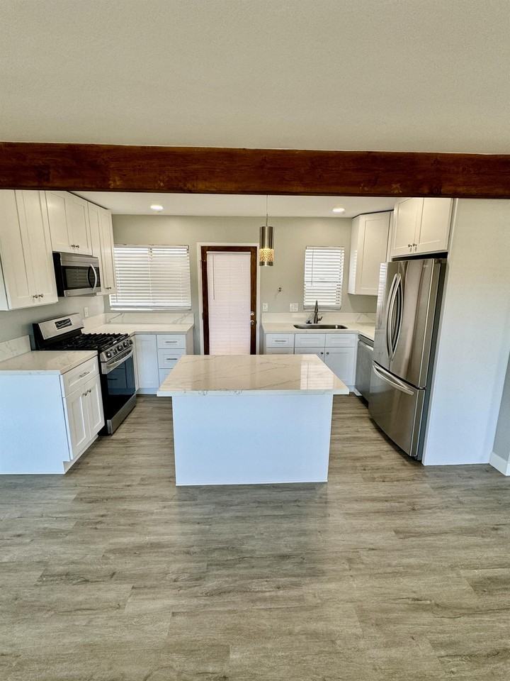 1609 Locust St #1609 - Photo 6 of 14