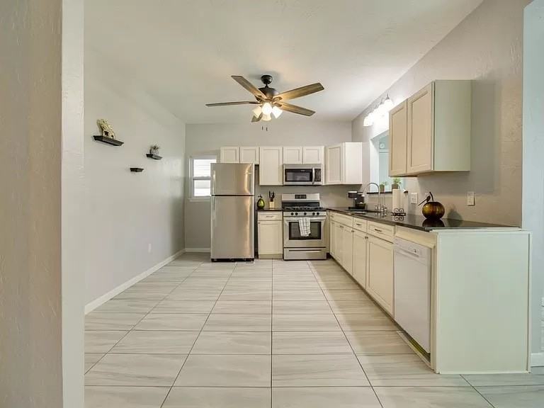 1808 Nw 11th St #1 - Photo 6 of 8