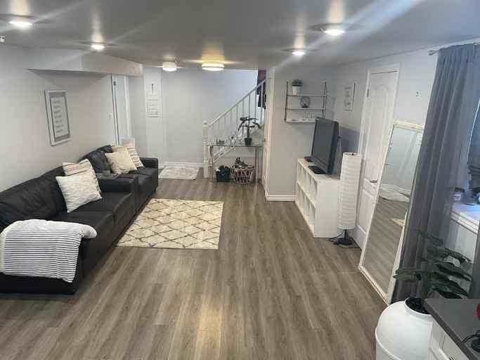 431 Fairleigh Ave #2 - Photo 3 of 10