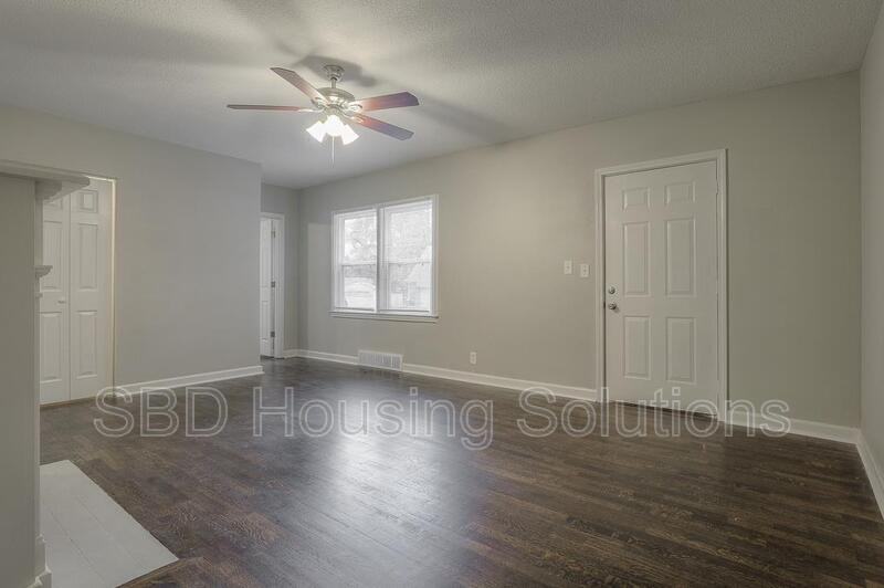 206 S East Ave - Photo 2 of 8
