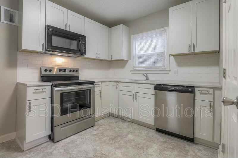 206 S East Ave - Photo 3 of 8