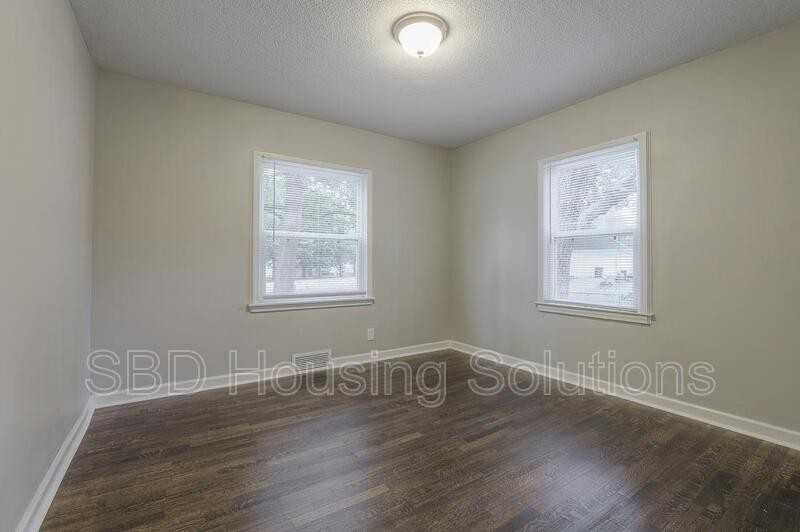 206 S East Ave - Photo 5 of 8