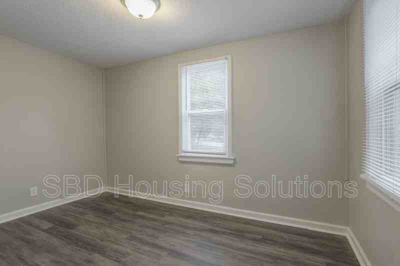 206 S East Ave - Photo 6 of 8