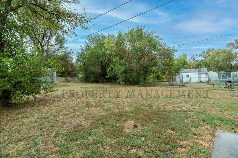 726 S Bonn St - Photo 2 of 21