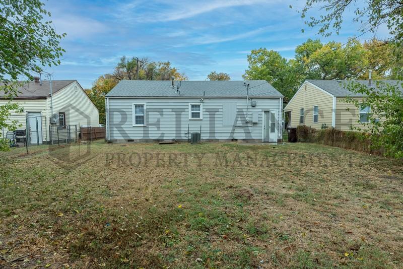 726 S Bonn St - Photo 5 of 21