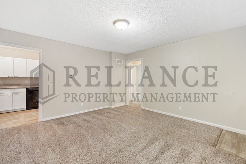 726 S Bonn St - Photo 7 of 21