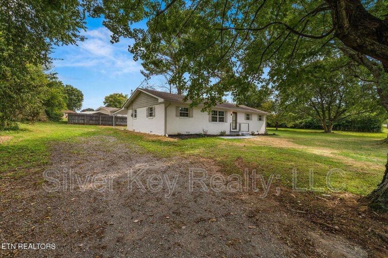 1616 Velma Rd - Photo 2 of 16