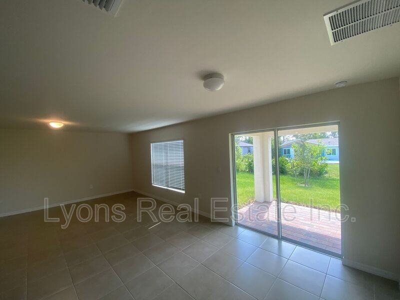 23211 Mcqueeney Ave - Photo 3 of 19