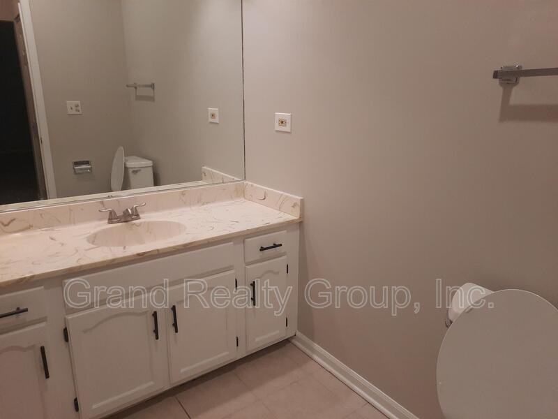 1209 Chatham Ct - Photo 6 of 13
