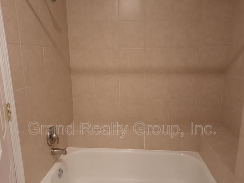 1209 Chatham Ct - Photo 7 of 13