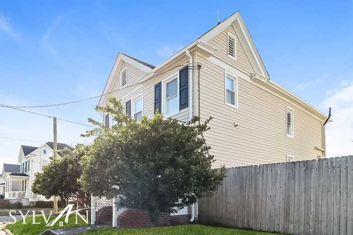 849 Rugby St - Photo 3 of 16