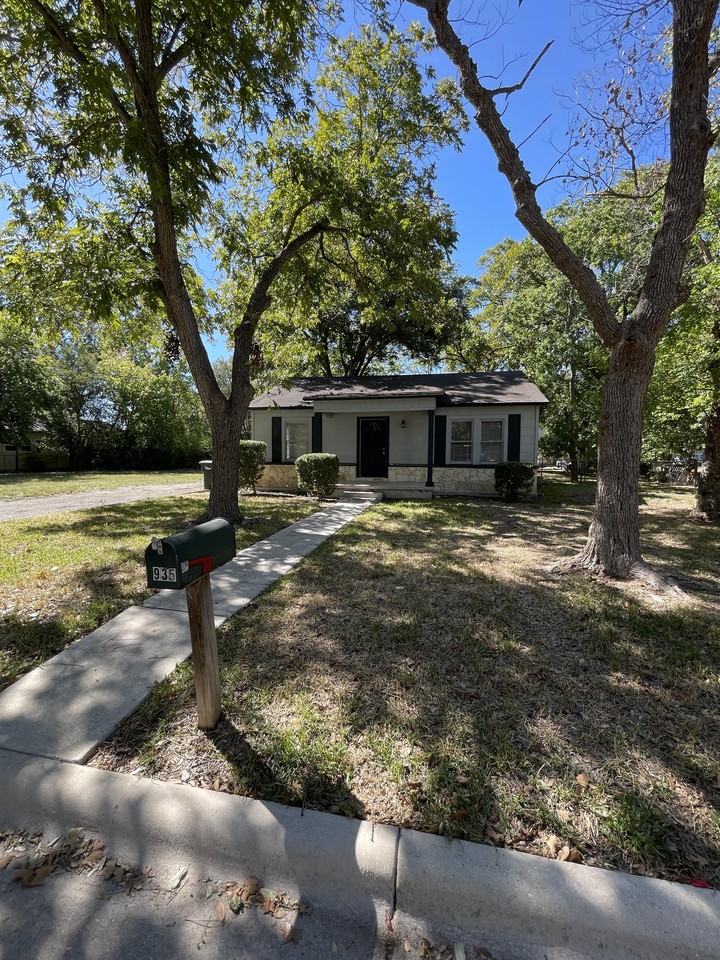 935 Allen Ave #1 - Photo 6 of 43