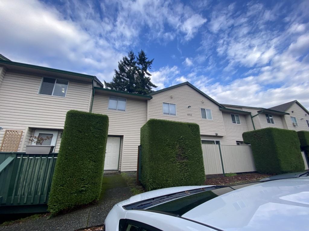 1910 - 1910 Bowen Road - 3 #3 - Photo 3 of 25