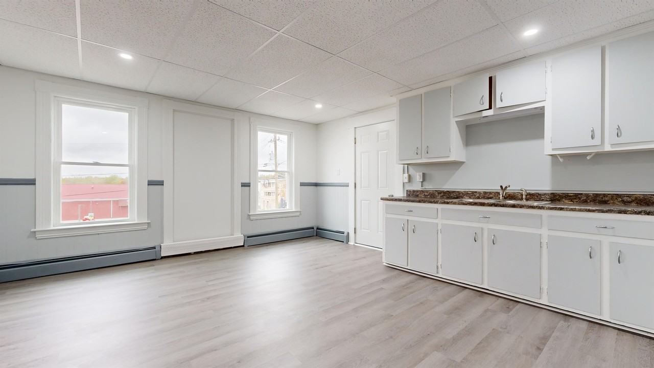 34 River St #E - Photo 2 of 18