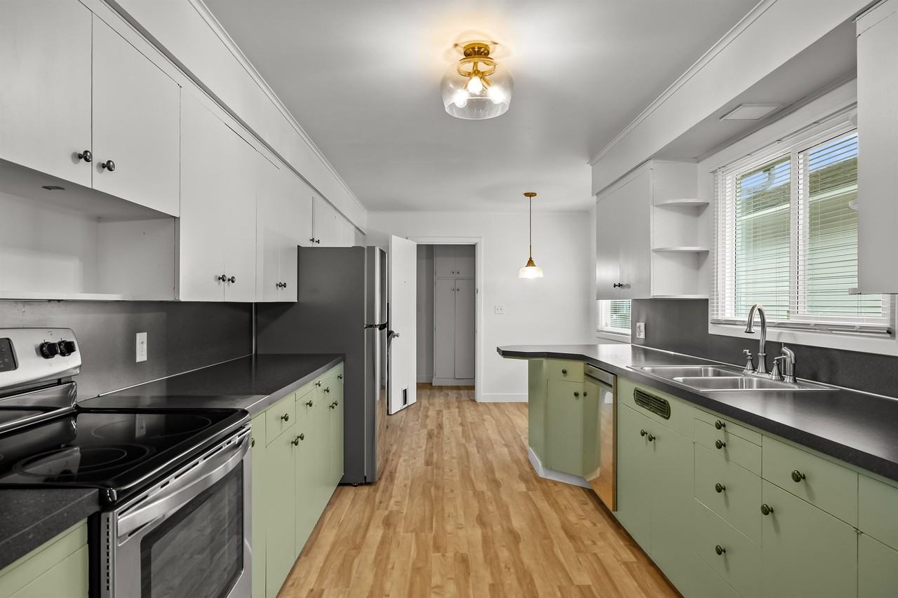 116 W 3rd St #1 - Photo 6 of 26