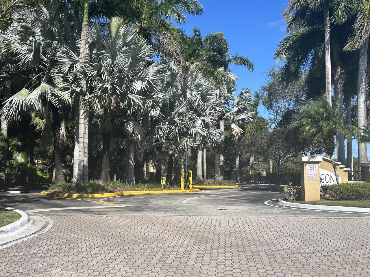 791 N Pine Island Rd - Photo 2 of 26