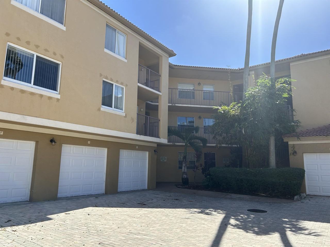 791 N Pine Island Rd - Photo 7 of 26