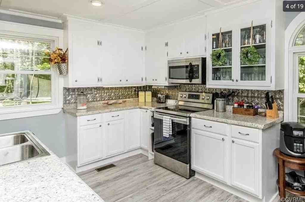 8708 River Rd - Photo 3 of 13