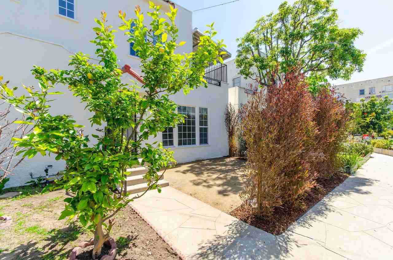 5134 De Longpre Ave - Photo 2 of 37