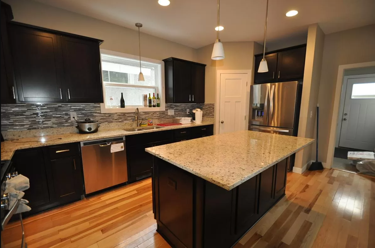 1037 26th Ave Se - Photo 2 of 13