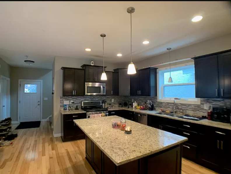 1037 26th Ave Se - Photo 3 of 13