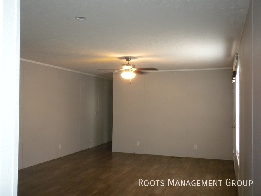 742 Holmes Dr #185 - Photo 3 of 3