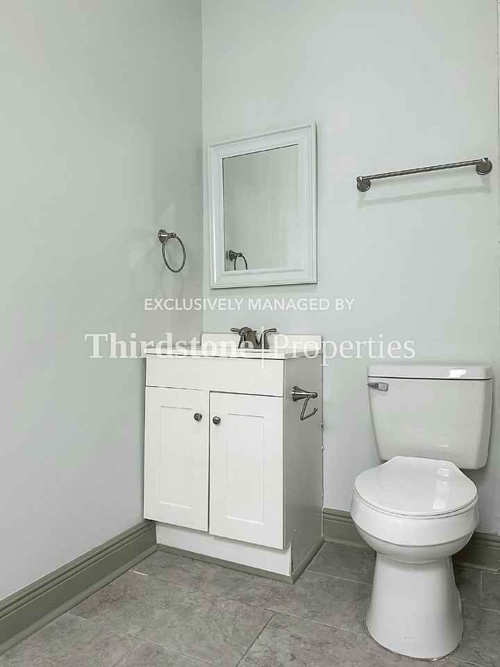 210 E 9th St - Photo 6 of 19