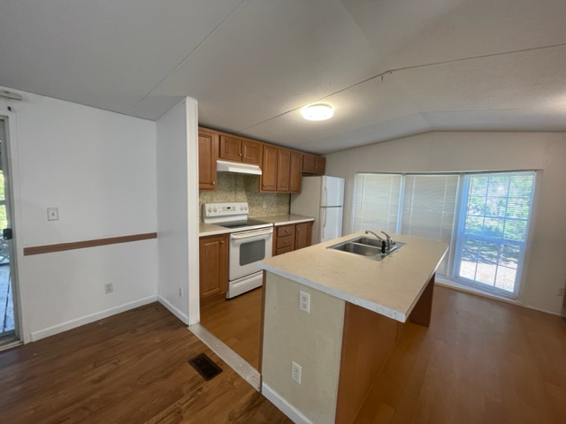 4960 Campbellsville Pike - Photo 2 of 9