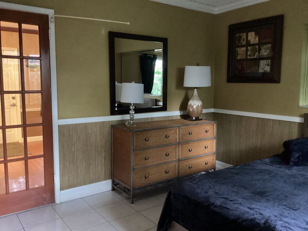 729 Ne 5th Ave #4 - Photo 2 of 5