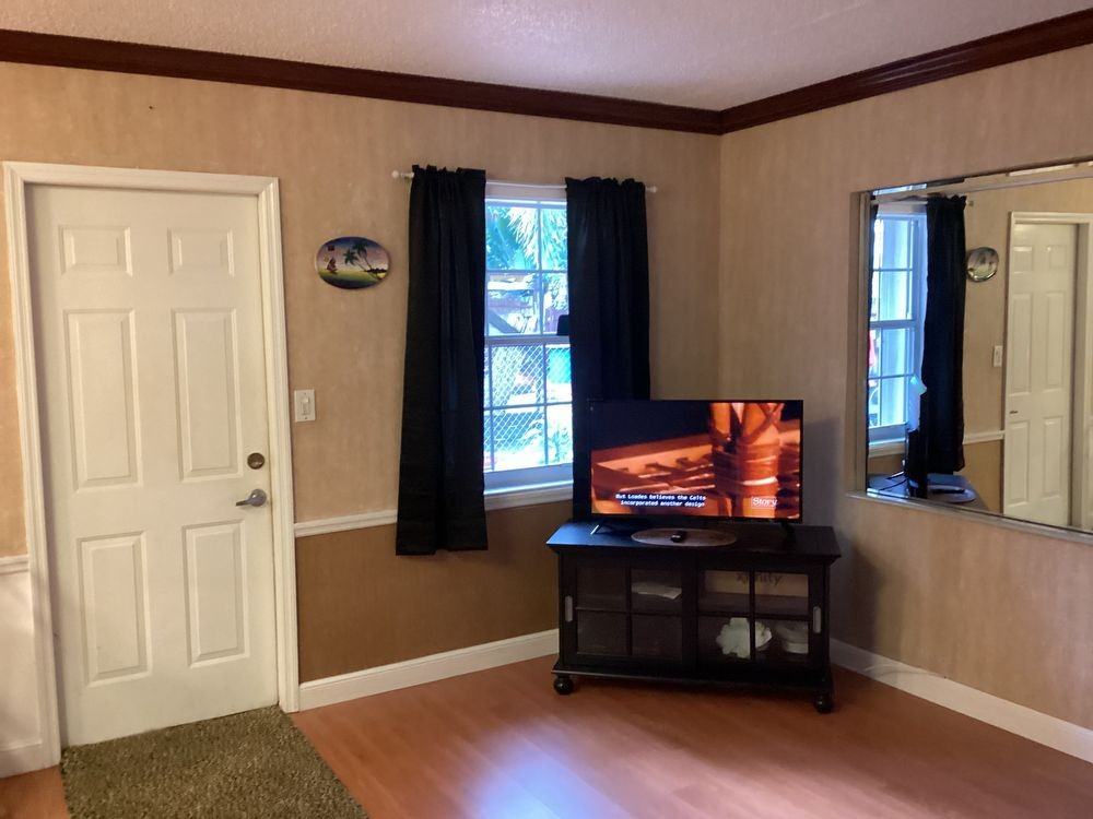 729 Ne 5th Ave #4 - Photo 4 of 5