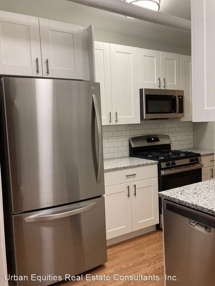 Touhy & Paulina Apartments - Photo 2 of 10