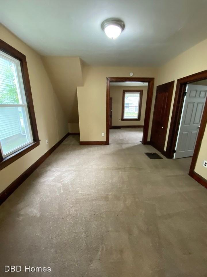 1418 Taylor St - Photo 2 of 11