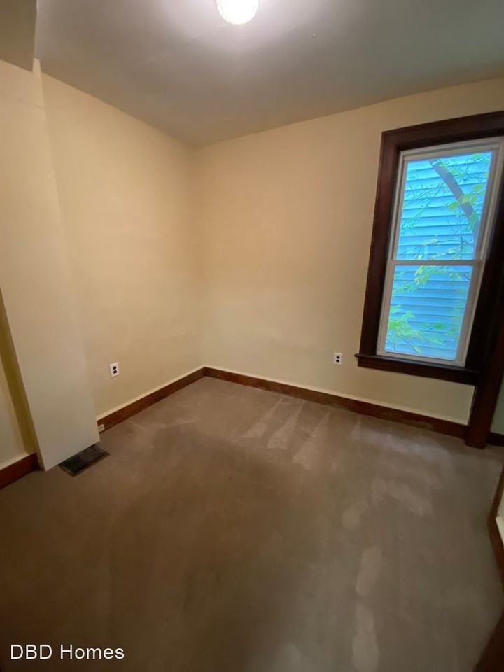 1418 Taylor St - Photo 3 of 11