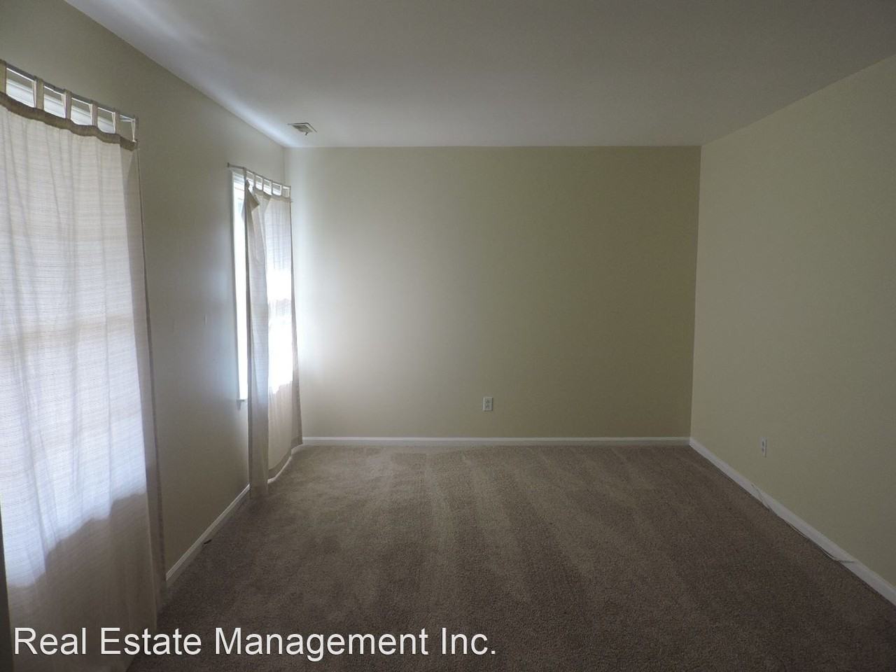 129 Smith Cir - Photo 2 of 20