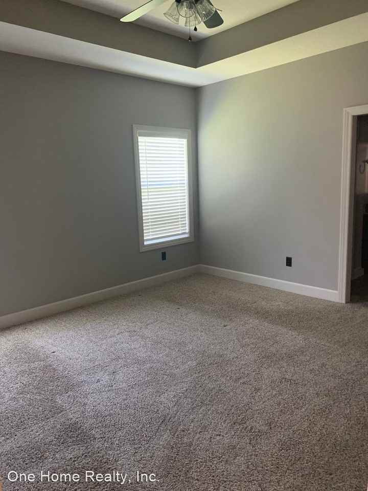 11667-11669 Ridgeway Ct - Photo 3 of 6