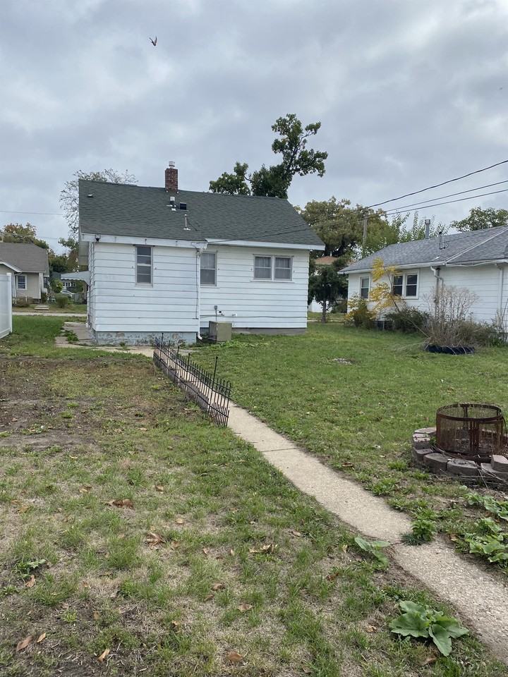 947 Center Point Rd Ne #1 - Photo 3 of 29