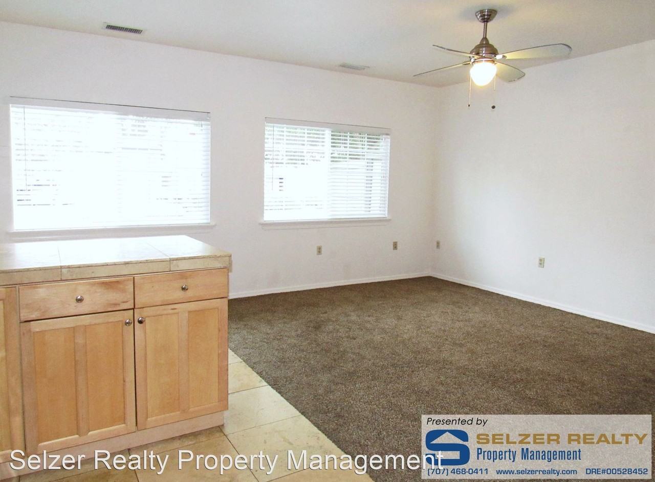 860 S. Oak St. - Photo 2 of 7